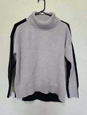 Daily Threads Gray & Black Colorblock Turtleneck Sweater Small